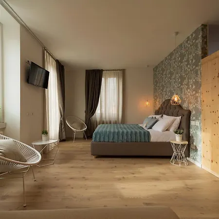 Lainez & Hotel 3*