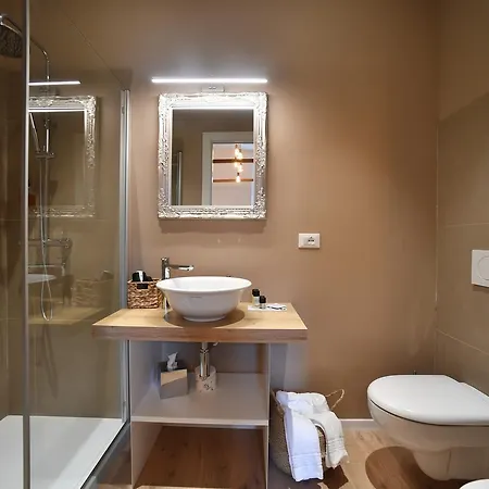 Lainez & Hotel 3*